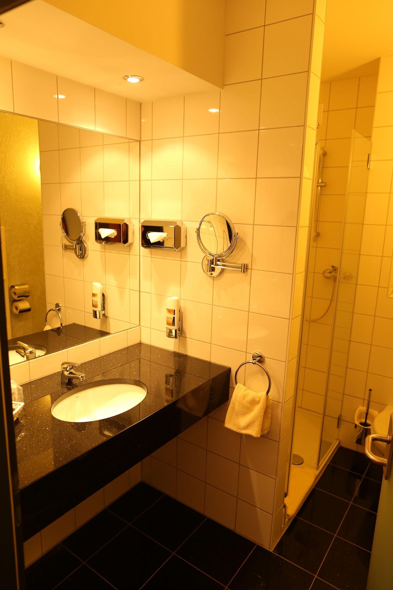 Hotel Sittardsberg Дуйсбург Екстериор снимка